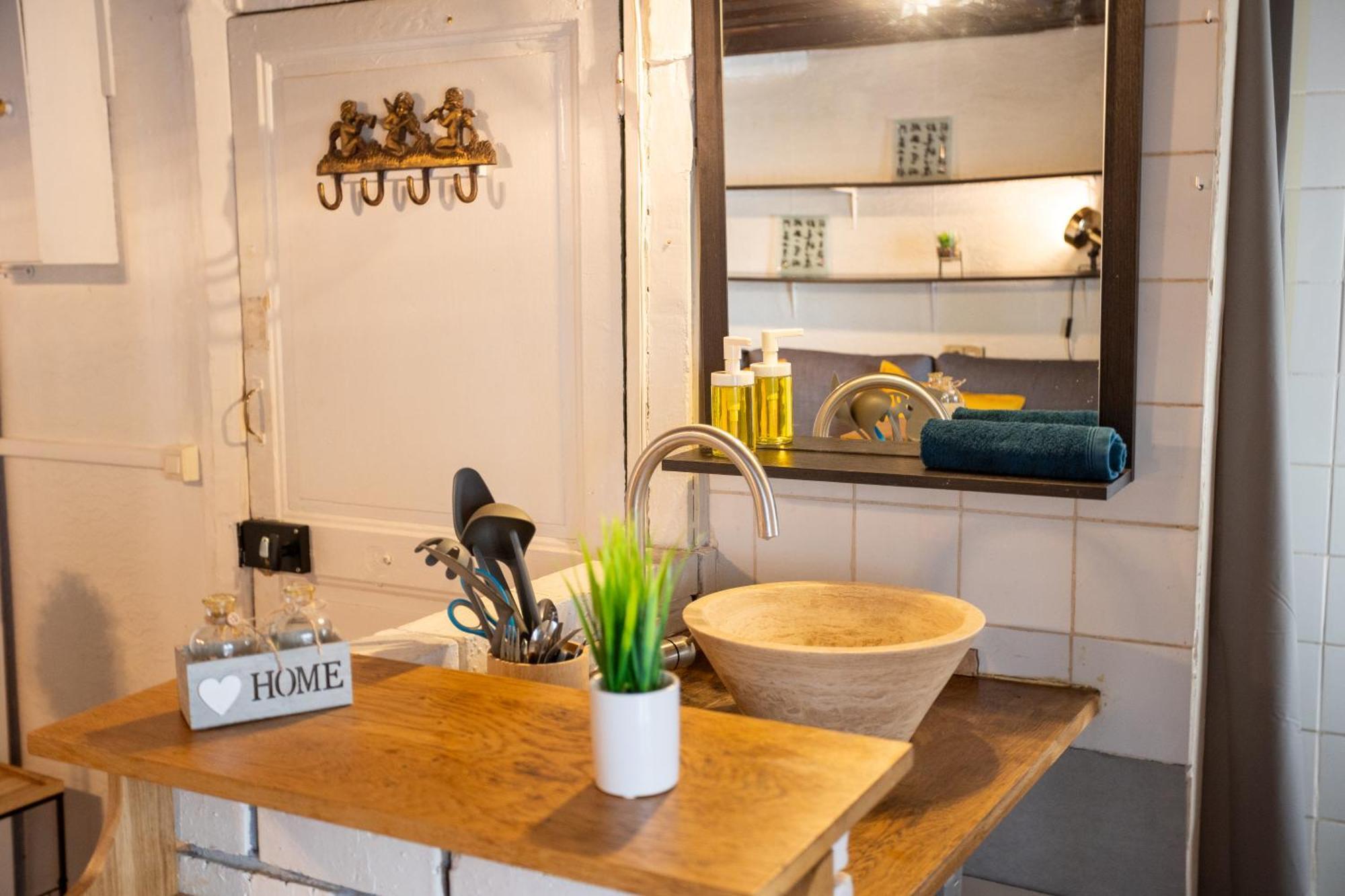 Studio Cosy Romantique En Plein Coeur De Paris Apartment Exterior photo